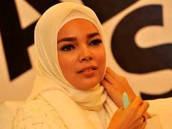 Putuskan Vakum, Dewi Sandra: My Number One Job Jadi Istri