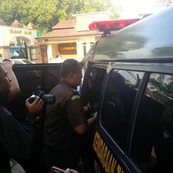 Kejati Jabar Jebloskan Dua Tersangka Dugaan Kredit Fiktif Bank BJB