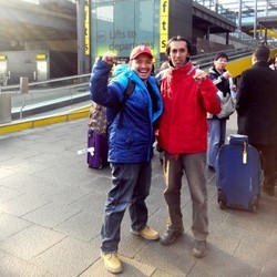 Kecintaan pada Liverpool dan Dukungan Besar Teman Antarkan Satrio dan Johan ke Anfield