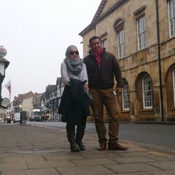 Heboh di Pinggir Jalan Bikin Sherly & Rifki Nonton Liverpool di Anfield