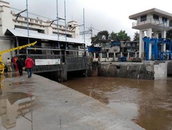 Pintu Air Manggarai Dibuka Lebar untuk Tampung Air Banjir
