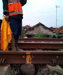 Ini Penampakan Rel Patah di Bogor dan Penumpukan Penumpang di Stasiun