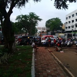Banjir di Jalan Tubagus Angke Sudah Surut, Kendaraan Sudah Bisa Melintas