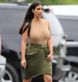Kim Kardashian Mengaku Sering Ngompol di Pakaian Dalamnya