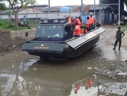 Truk Mitsubishi Ini Dimodif TNI AL Jadi Kendaraan Amfibi