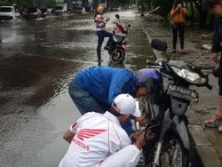 Tips Buat Motor yang Nekat Terobos Banjir