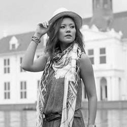 Aline Adita Lebih Deg-degan Dijepret dengan Kamera Film