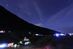 Cantiknya Lautan Bintang di Gunung Gede