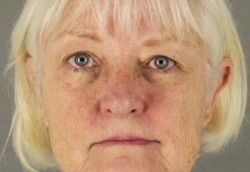 Waduh! Nenek Ini Sering Menipu Demi Bisa Traveling