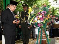 JK Pimpin Upacara Pemakaman Andi Oddang