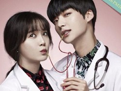 Hiii...! Ahn Jae Hyun dan Goo Hye Sun Minum Darah di Poster Blood