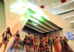 Koleksi 9 Negara Denny Wirawan Buka Program Beauty Showcase Senayan City