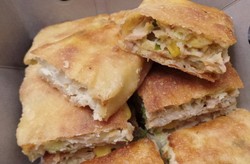 Martabak Boss: Empuk dan Berserat Martabak Skippy dan Tuna Bule Selera Boss