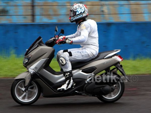 Yamaha Luncurkan Skutik Bongsor NMAX