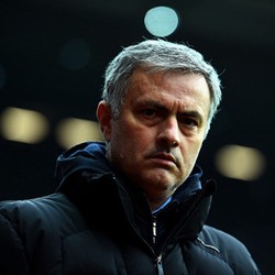 Van Persie Lolos dari Hukuman, Mourinho Pertanyakan FA