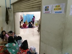 Butuh Lauk, Pengungsi Banjir: Kalau Ada Uler Juga Kami Makan