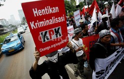 Siapa yang Meneror Penyidik dan Pegawai KPK?