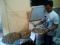 Polisi Amankan Pasutri di Rumah Produksi Bakso Celeng di Bandung