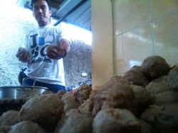 Polisi Gerebek Produsen Bakso Celeng di Bandung