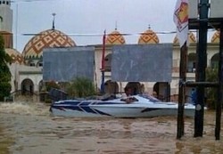 Banjir di Kaltara, Perahu dan Speed Boat Lalu Lalang di Tengah Kota