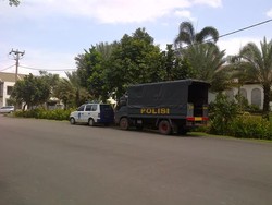 Pasca Penyerangan, Siang ini Kampung Az Zikra Dijaga Satu Peleton Brimob
