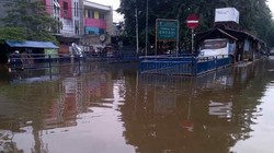 PO Bus Merugi Akibat Terminal Grogol yang Masih Terendam