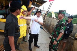 Cek Banjir, Wali Kota Tangerang Targetkan Pengurapan Kali Selesai Tahun Ini