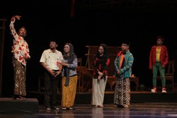 Tertawa Ngakak dan Tangis ala Teater Gandrik