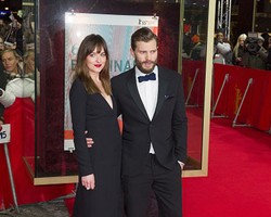 Foto: Dakota Johnson & Jamie Dornan Serasi di Premier Fifty Shades of Grey
