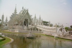 Turis Tiongkok Dilarang Masuk White Temple di Thailand, Kenapa?