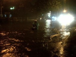 Hujan Deras, Jalanan di Kota Semarang Mulai Terendam Banjir