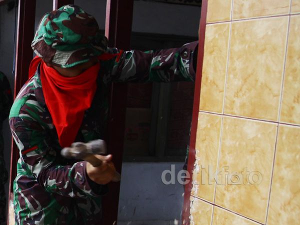 TNI Tertibkan Asrama Batalion Siliwangi