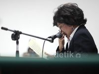 Bacakan Pledoi, Eks Dirut Bank DKI Menangis