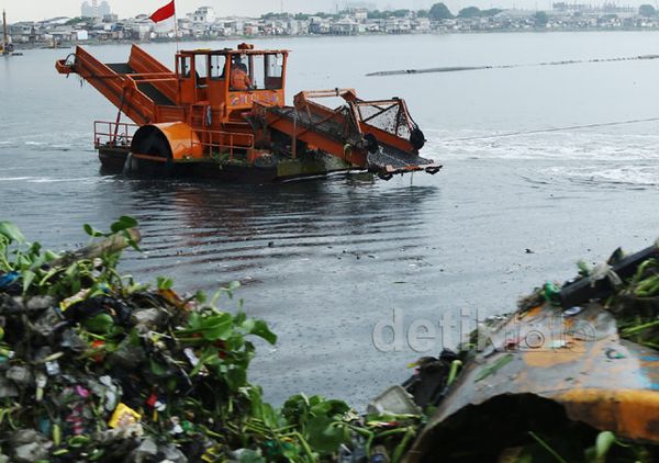 Normalisasi Waduk Pluit Terus Dikebut