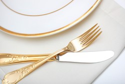 Bukan Karena Mahal, Alat Makan Emas Memang Membuat Rasa Makanan Lebih Enak