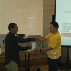 Indosat Gelar Bedah iPhone 6