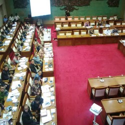 Bahas Target Rp 1.300 Triliun, Dirjen Pajak Bawa Puluhan Kanwil ke DPR