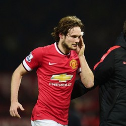 Setan Merah Menang, tapi Jones dan Blind Cedera