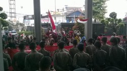 Pendemo Praperadilan BG Penuhi Halaman Pengadilan, Polisi: Kalau di Jalan Macet