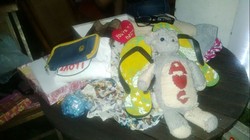 Mulai dari Boneka Sampai Sprei Disumbangkan di Festival Melupakan Mantan