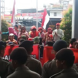 Waduh, Ibu Pendemo di Sidang Praperadilan ini Tak Tahu Siapa Komjen BG