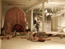 Terinspirasi Starship Troopers, Seniman Inggris Bikin Instalasi Raksasa