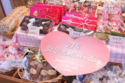 8 Tradisi Valentine Unik & Aneh di Berbagai Negara (1)