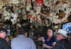 Wah! Kedai di AS Ini Bertaburan Uang Dollar