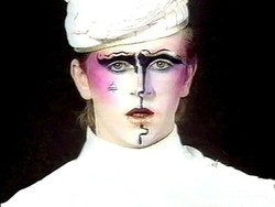 Musisi Era-80 Steve Strange Meninggal Dunia
