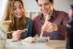 Mau Kencan Pertama di Hari Valentine? Hindari Menyantap 8 Makanan Ini! (1)