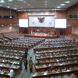 Hujan Interupsi, Pengesahan APBN Pertama Jokowi Rp 1.984 Triliun Diskors