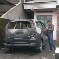 Mobil Dinas Sekretaris BLH Sidoarjo Diduga Dibakar Orang tak Dikenal