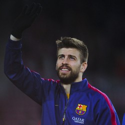 Pique Berniat Pensiun di Barcelona