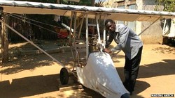 Pemuda Putus Sekolah Buat Pesawat Secara Otodidak